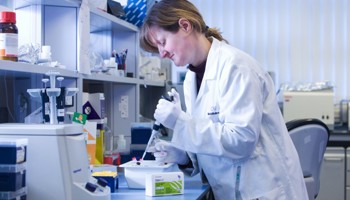 Array Scientist Pipettng Into Tube Cytosure