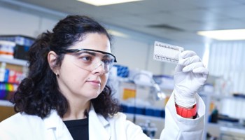 NGS Scientist Evaluating Tapestation